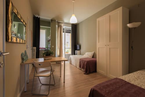 Twin bedroom with private bathroom and balcony close to Navigli - Gallery - 1