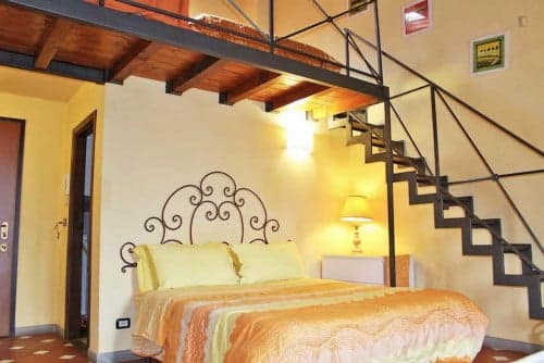 Warm and comfy studio near the Firenze P.Prato train station - Gallery - 1