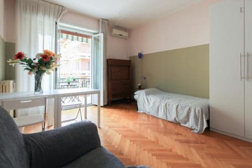 Great looking twin bedroom close to ESE Milano - Gallery - 1