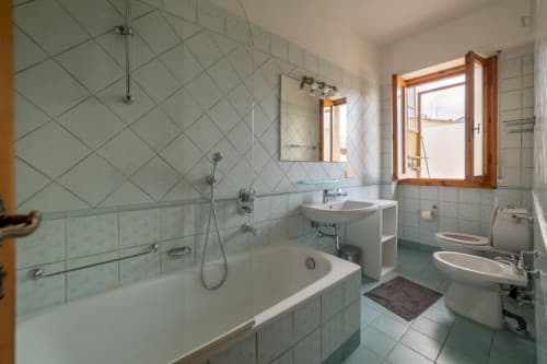 Bright double bedroom with balcony close to Giardino Della Gherardesca - Gallery - 1