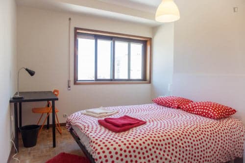 Delightful double bedroom close to Universidade Lusíada Porto - Gallery - 1