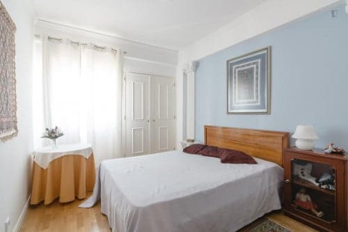Great double bedroom with a private bathroom, close to Universidade Europeia - Gallery - 1