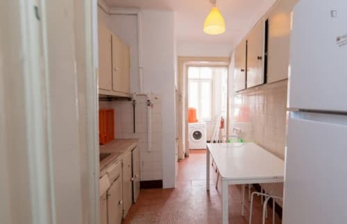 Homely single bedroom in a student flat, in Saldanha - Gallery - 1