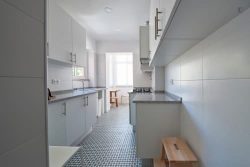 Twin bedroom near Entrecampos train station - Gallery - 1