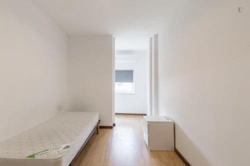 Cosy single bedroom in Bonfim - Gallery - 1