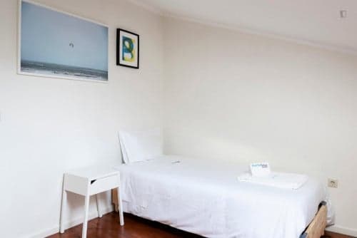 Cosy top floor single bedroom in beautiful house - Gallery - 1