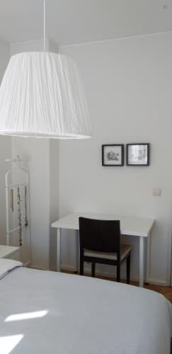 Large bedroom with balcony - Gallery - 1