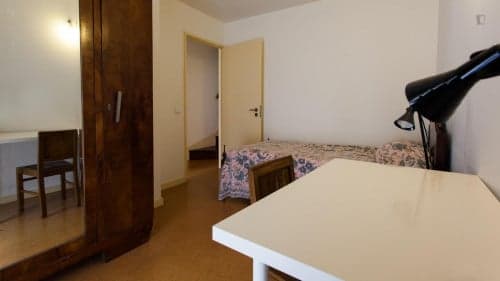 Single bedroom in a renowned architect housing complex, in Cedofeita - Gallery - 1