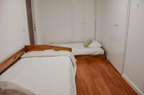 1-Bedroom apartment near Faculdade de Psicologia e de Ciências da Educação - Edifício 1 - Gallery - 1