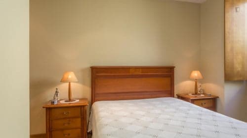 Luminous double bedroom in a house with an amazing terrace close to Porto - Gallery - 1