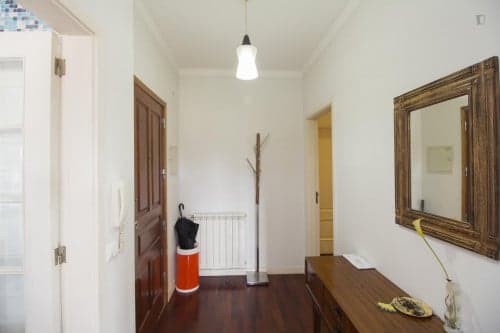 Welcoming single bedroom near Parque de Santa Cruz - Gallery - 1