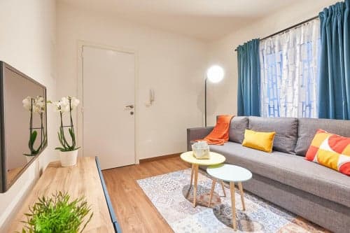 Small  Convenient Studio Apartment - Gallery - 1