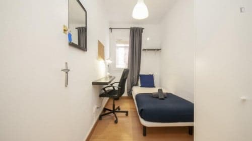 Welcoming single bedroom near the Santa Eulàlia metro - Gallery - 1