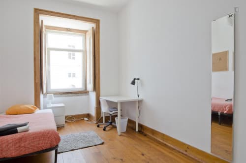 Relaxed single bedroom in Santa Apolónia! - Gallery - 1