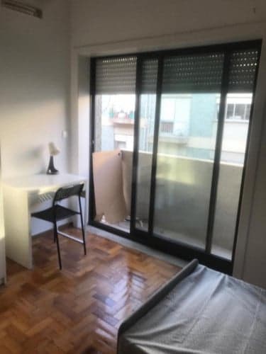 Appealing twin bedroom with a balcony, in Cedofeita - Gallery - 1
