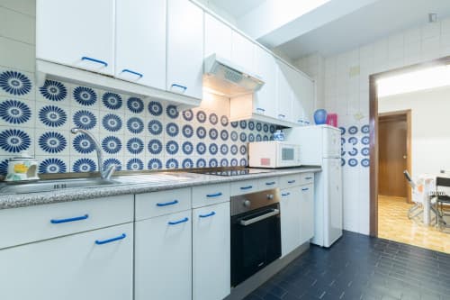 Very nice double bedroom in a 6-bedroom flat, in Alcala de Henares - Gallery - 1