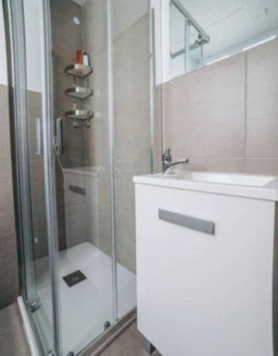 Very cool double bedroom in Gaztambide - Gallery - 1