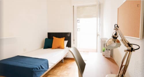 Marvellous single bedroom with a balcony, in Palacio - Gallery - 1