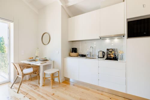 Porto Downtown Studio w/ Balcony - Gallery - 1