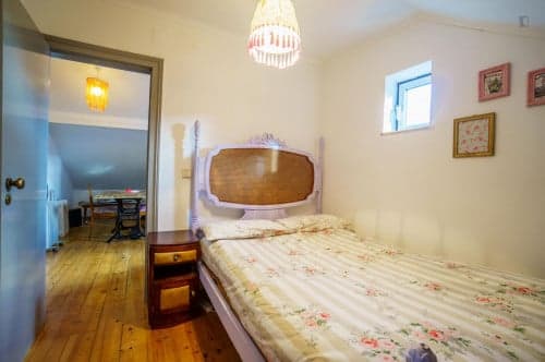 Homely double bedroom in lively Bairro Alto - Gallery - 1
