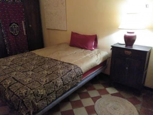 Bedroom plus sitting room/workshop - Gallery - 1