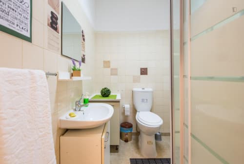 Very bright single room next to Saldanha metro station - Gallery - 1