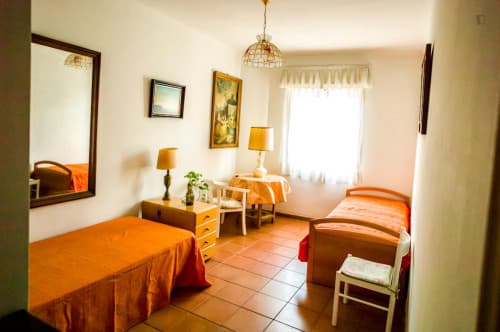 Sunny twin bedroom in a flat, in El Viso - Gallery - 1