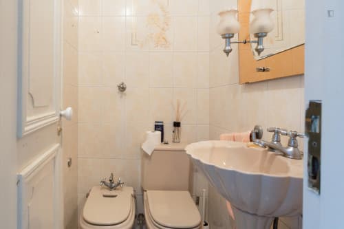 Comfy twin bedroom in a 6-bedroom flat 10 minutes from FEUP, Polo Universitário - Gallery - 1