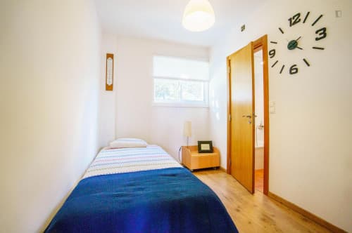 Luminous single ensuite bedroom in well-serviced Alfragide - Gallery - 1