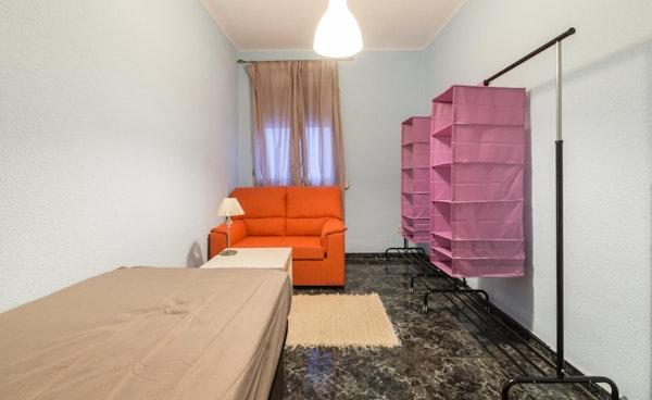 Very nice single bedroom in the well-connected Ventas neighbourhood  - Gallery -  1