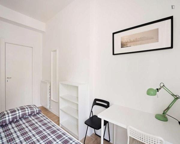 Bright double bedroom in a 4-bedroom apartment close to Primaticcio metro station  - Gallery -  1