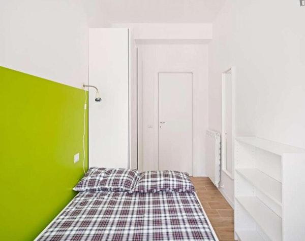Bright double bedroom in a 4-bedroom apartment close to Primaticcio metro station  - Gallery -  2