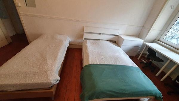 Twin bedroom near Areeiro metro station  - Gallery -  3
