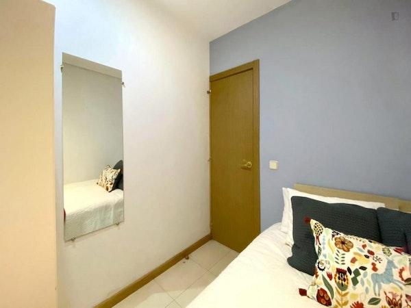 Cosy single bedroom in a 4-bedroom flat, in central Castellana  - Gallery -  4