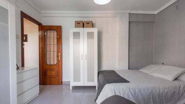 Sublime double bedroom in a student flat, in Mont-Olivet  - Gallery -  4