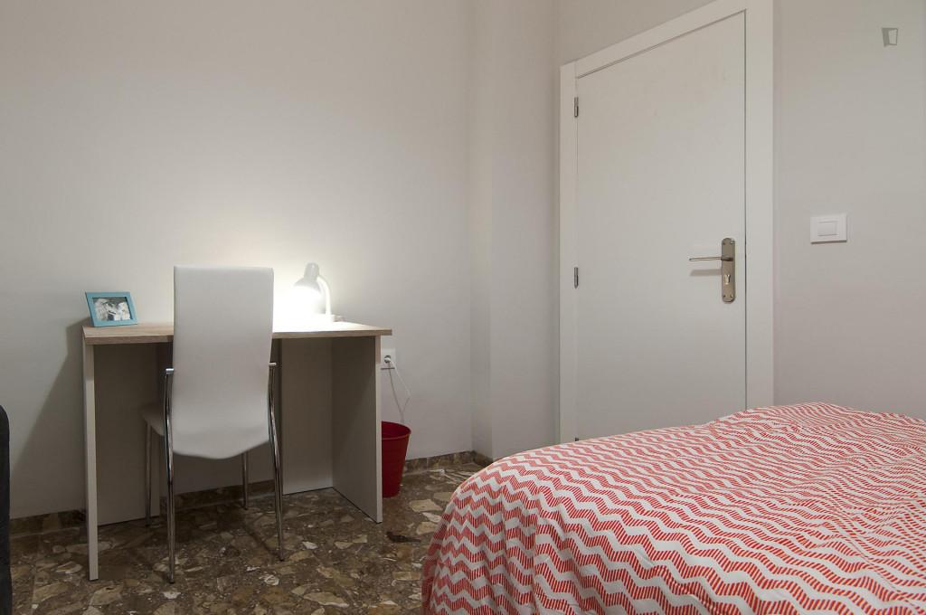 Double bedroom in a 5-bedroom flat in Russafa  - Gallery -  4