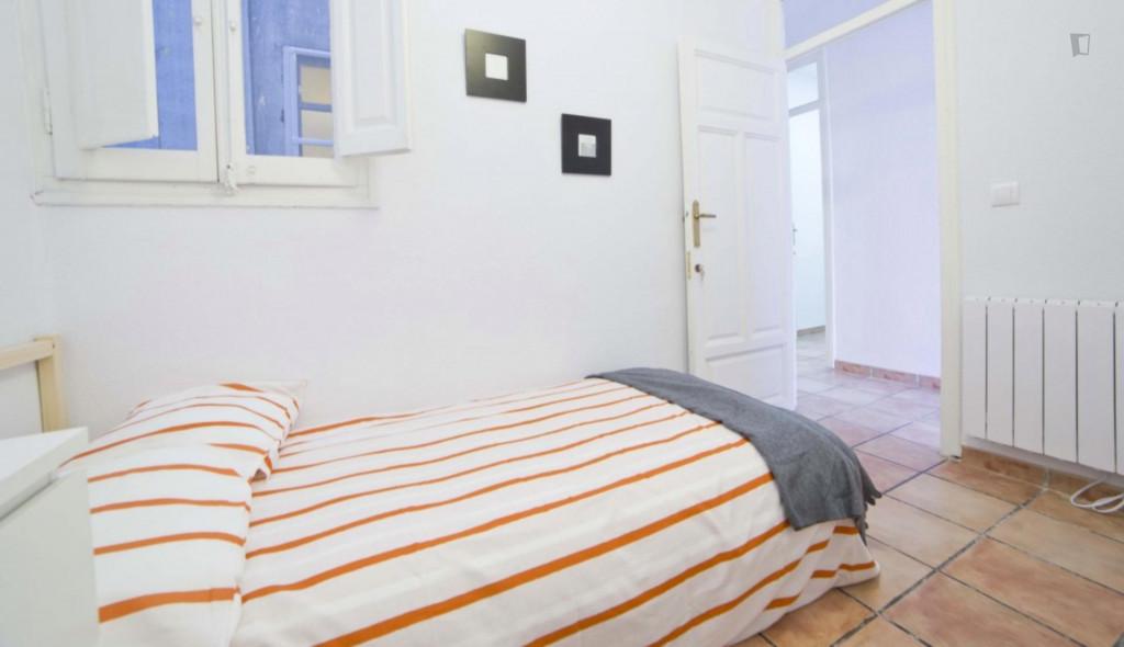 Pleasant single bedroom in a 5-bedroom flat, in l'Eixample  - Gallery -  3