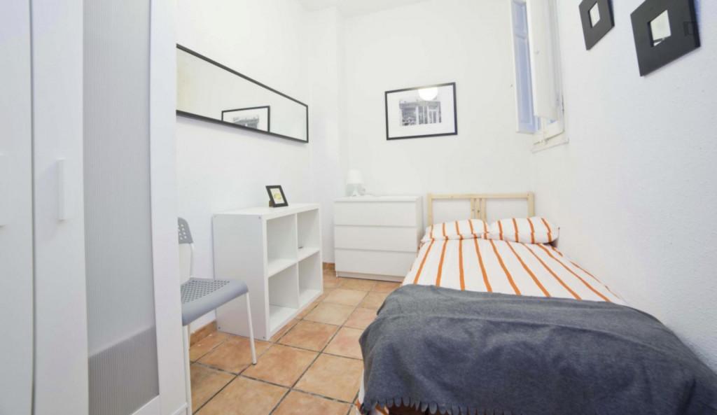 Pleasant single bedroom in a 5-bedroom flat, in l'Eixample  - Gallery -  1