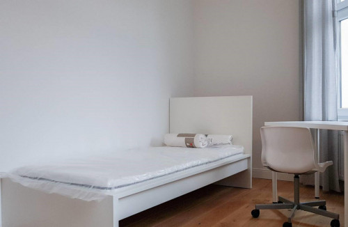 Homely Single Bedroom Near Schillerpark - 2