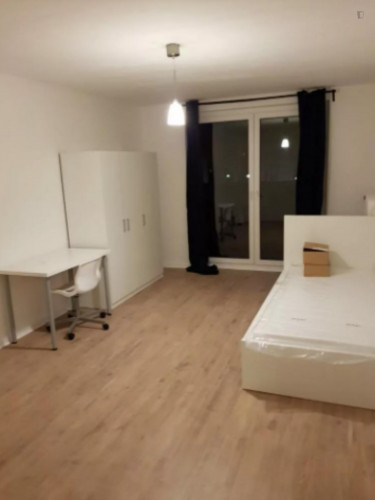  Charming Single Bedroom In A 3-Bedroom Apartment Near Stellingen Train Station  -  Charming single bedroom in a 3-bedroom apartment near Stellingen train station  - Gallery -  1