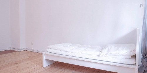 Spacious Single Bedroom With Balcony In Nice Area - 2