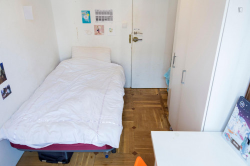  Single Bedroom In A 6-Bedroom Apartment Close To Palacio Real De Madrid  -  Single bedroom in a 6-bedroom apartment close to Palacio Real de Madrid  - Gallery -  2