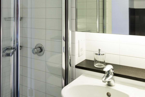  Bronze Studio Upper Level  -  Londonist Chapter King's Cross Residence - Flexible Tenancies  - Gallery -  3