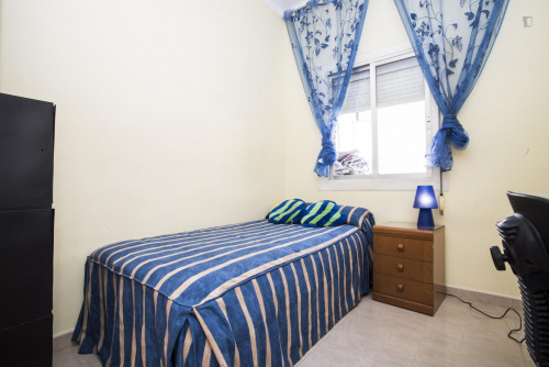 Gorgeous Double Bedroom Close To Congrés Metro Station - 1