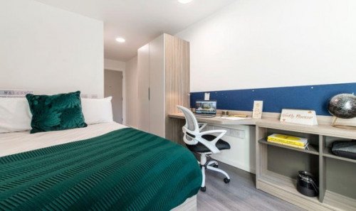  En-Suite Silver  -  Hollis Croft Roost  - Gallery -  1