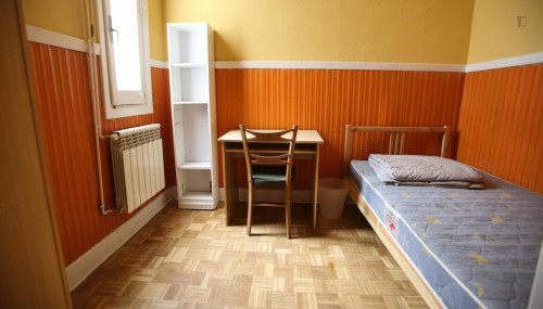 Single Bedroom Near Lively La Latina - 2