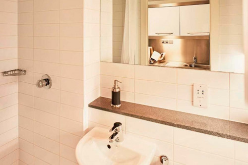  سلفر ميد ليفل برميوم كانل فيو  -  London Nest Chapter Portobello - Flexible Tenancies  - Gallery -  5