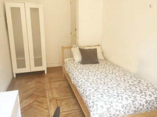 Single Bedroom With A Lovely Balcony View, Near The Callao Metro Station - 2
