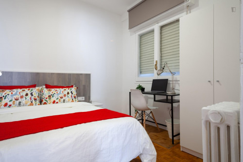Well-Equipped Double Bedroom In Sant Gervasi - 2