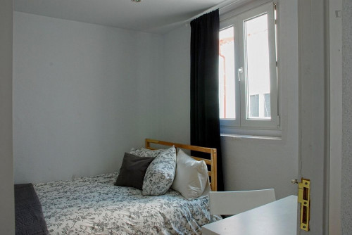 Cool Double Bedroom In An 8-Bedroom Flat Near Almudena Cathedral - 1